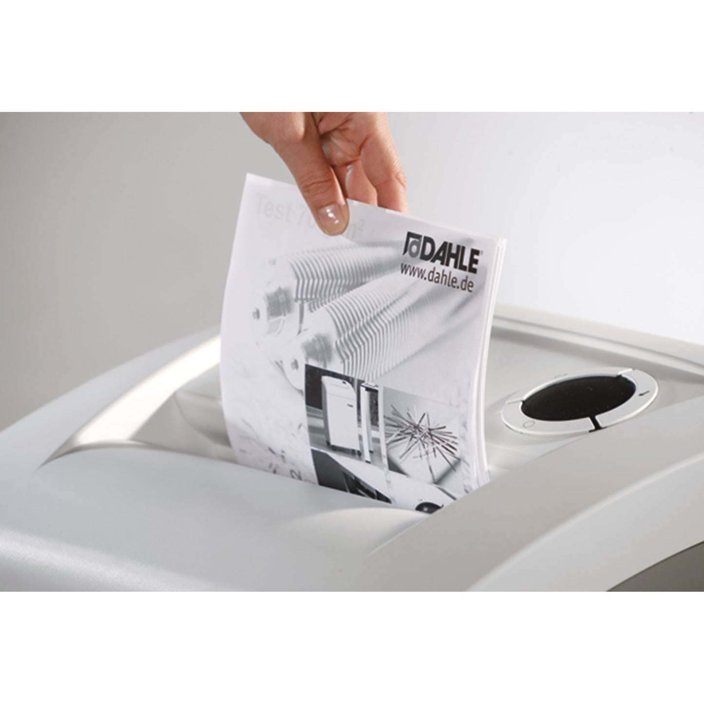 DAHLE Aktenvernichter BaseCLASS 40404 P-2 Papier, Heftklammern, Büroklammern, Kreditkarten, CDs/DVDs Streifenschnitt 24 Bl. grau