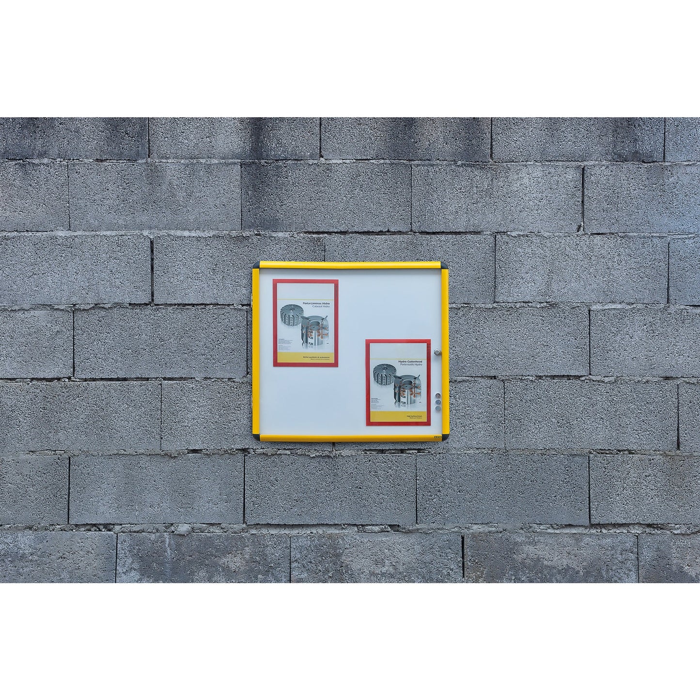 Bi-office Schaukasten Enclore Ultrabrite Innenbereich 50 x 67 x 3,5 cm (B x H x T) 4 x DIN A4 mit Schloss Aluminium gelb
