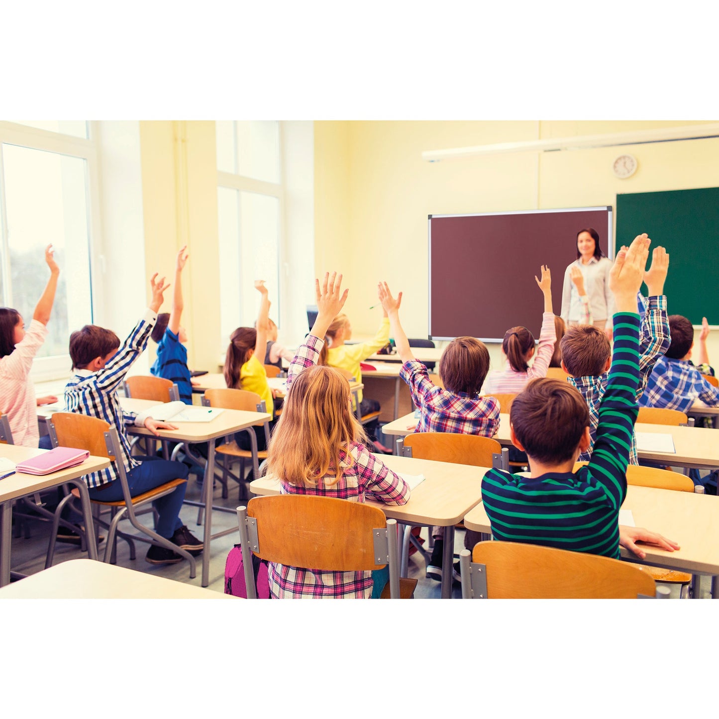 Bi-office Pinnwand 90 x 60 cm (B x H) Maße der Oberfläche: 86 x 56 cm (B x H) Filz Material des Rahmens: Aluminium burgunderrot