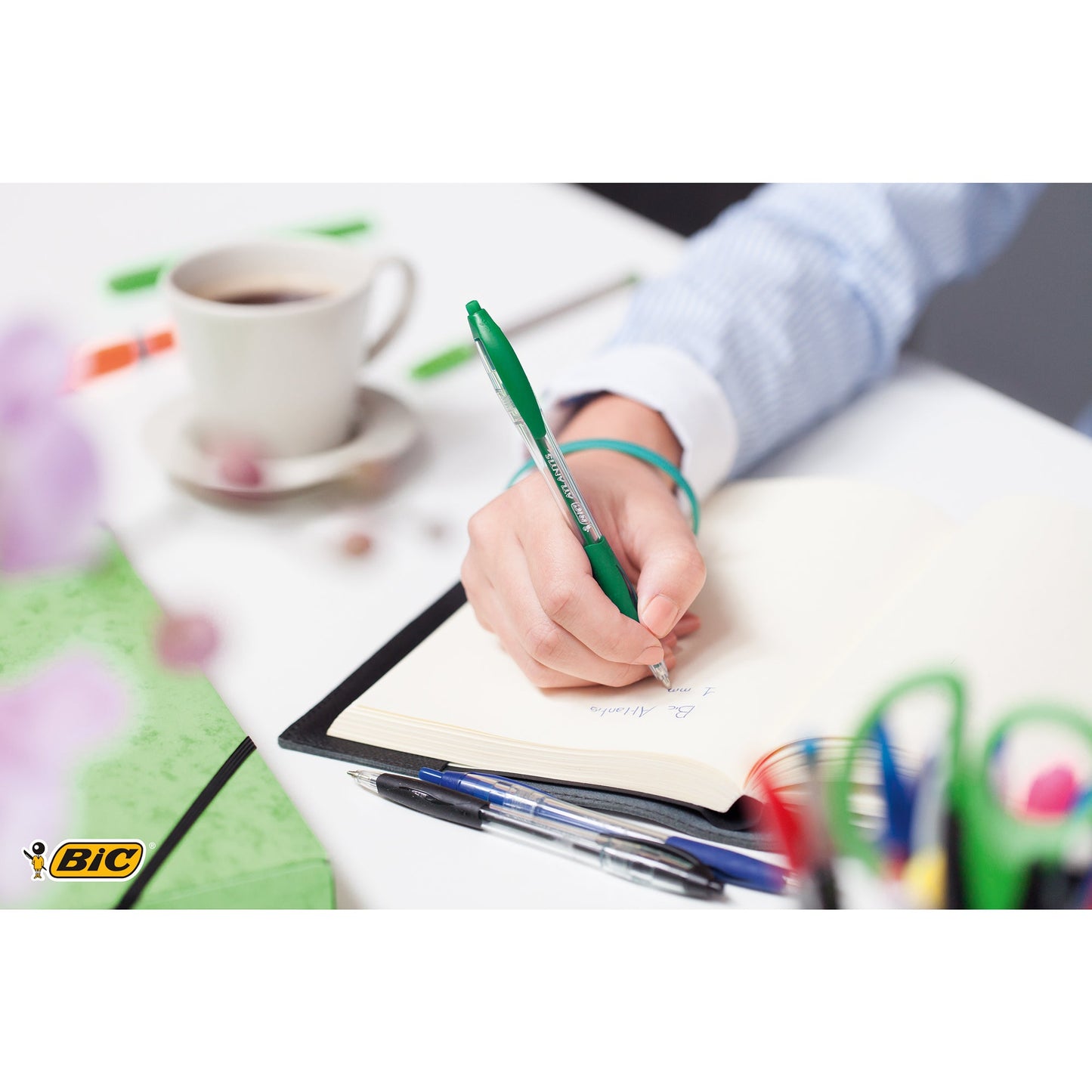 BIC® Kugelschreiber ATLANTIS® Classic 0,4mm rot Mine auswechselbar nicht dokumentenecht Schaftfarbe: transparent