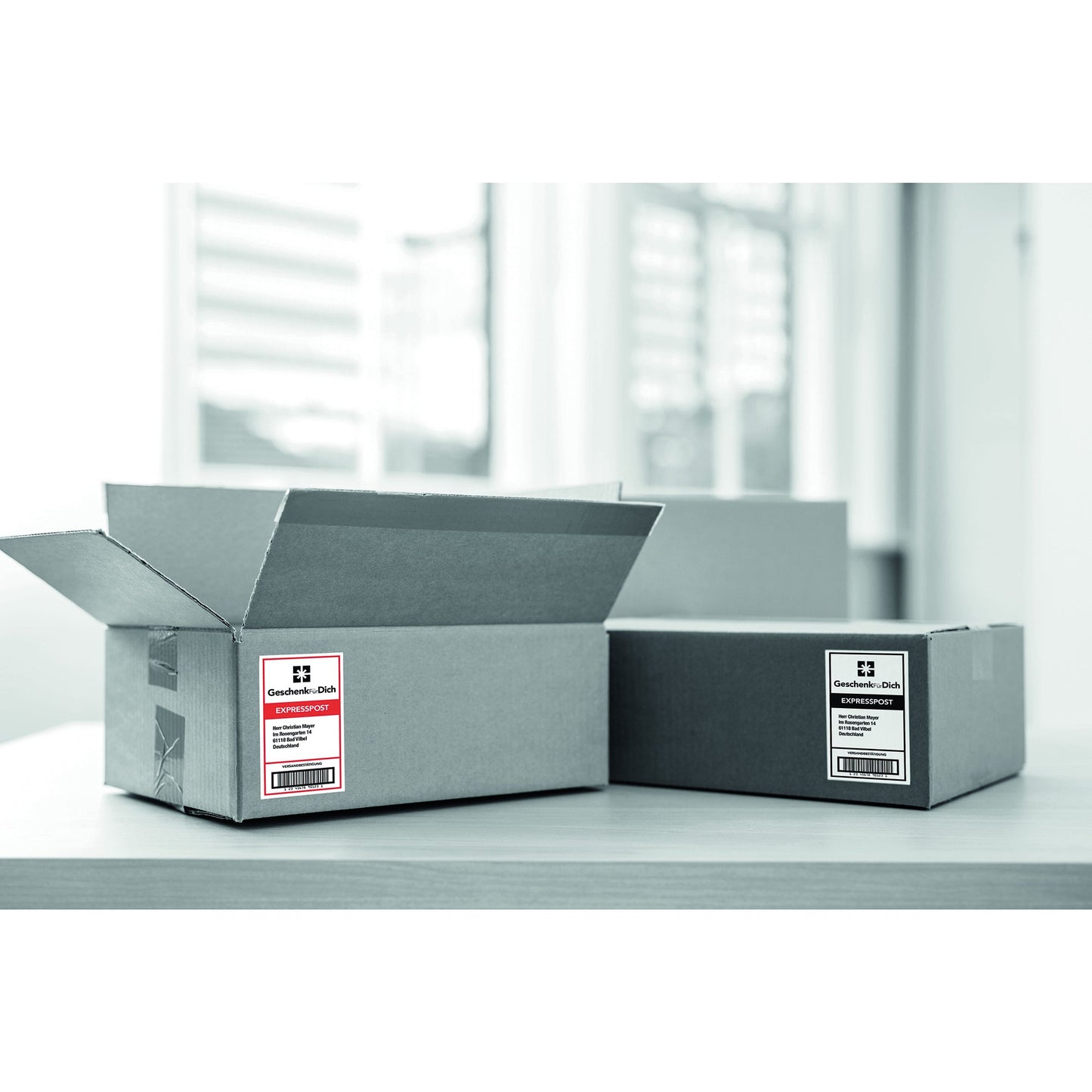 Brother Etikettendrucker QL-800 60,96mm schwarz: 93 Etik./Min., rot-schwarz: 15 Etik./Min. USB 2.0, USB-Host inkl. 2 Etikettenrollen (Einzel-Etiketten 29 x 90 mm, 100 St., Endlos-Etikett 62 mm x 5 m, Rot-Schwarz-Druck), Netzkabel, USB-Kabel, Dokumentation