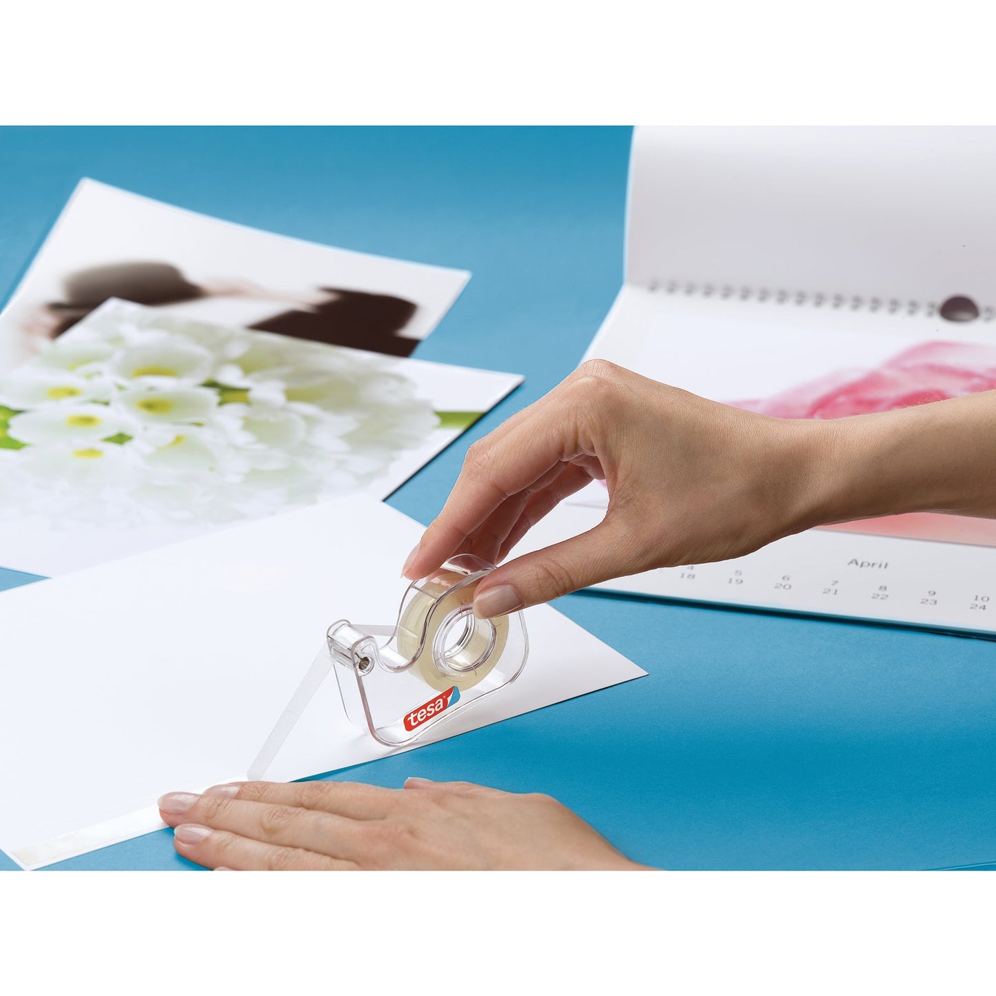 tesa® Handabroller Photo® Film nachfüllbar inkl. 1 Rolle tesa Photo® Film, 12 mm x 7,5 m (B x L) ohne Lösungsmittel transparent