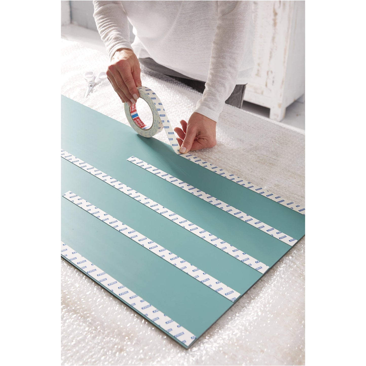 tesa® Montageklebeband Powerbond® Spiegel Innenbereich 19 mm x 1,5 m (B x L) beidseitig klebend weiß