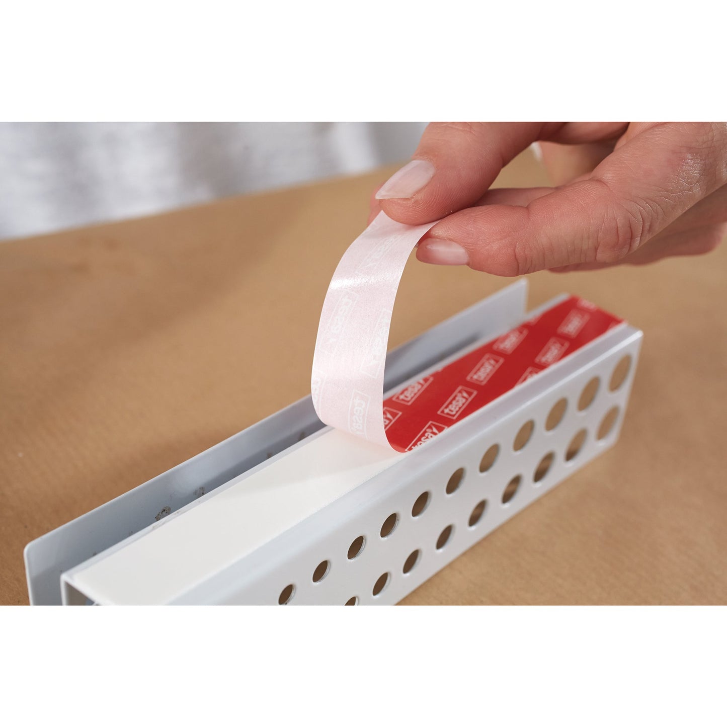 tesa® Montageklebeband Powerbond® Ultra Strong Innenbereich, regengeschützter Außenbereich 19 mm x 1,5 m (B x L) 150kg beidseitig klebend weiß