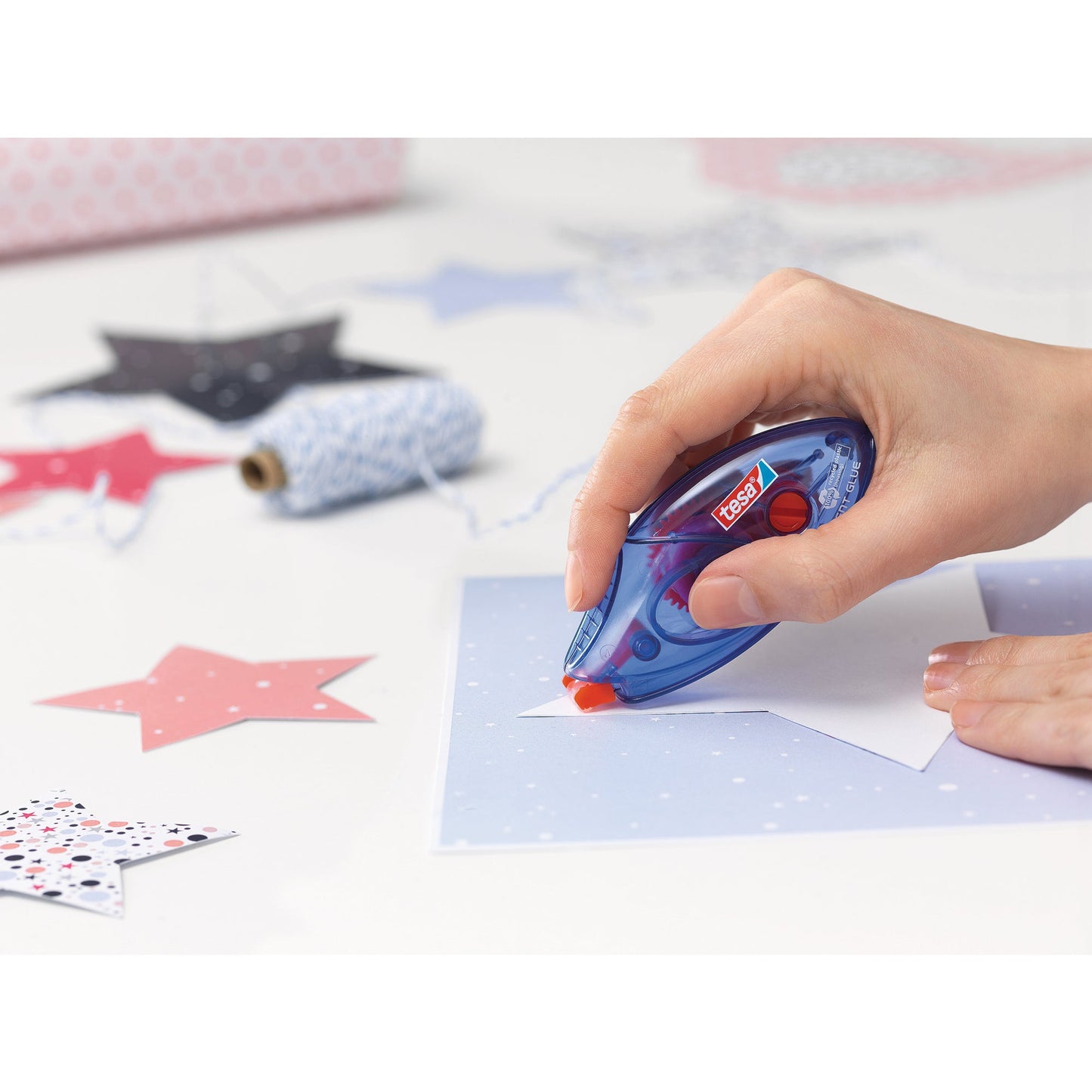 tesa® Kleberoller permanent 8,4 mm x 8,5 m (B x L) nicht nachfüllbar blau