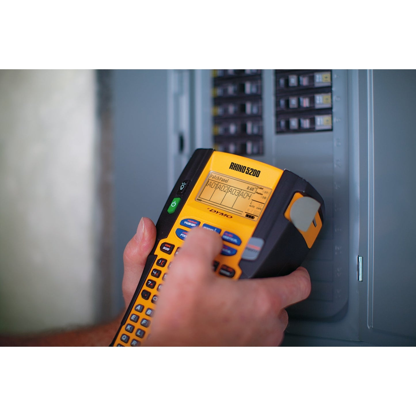 DYMO® Beschriftungsgerät RhinoT 5200 6 Schriftgrößen 5 Druckzeilen inkl. 2 Vinylbänder (12 und 19 mm, schwarz auf weiß), Akku Li-Ion, Netzteil, Kurzanleitung