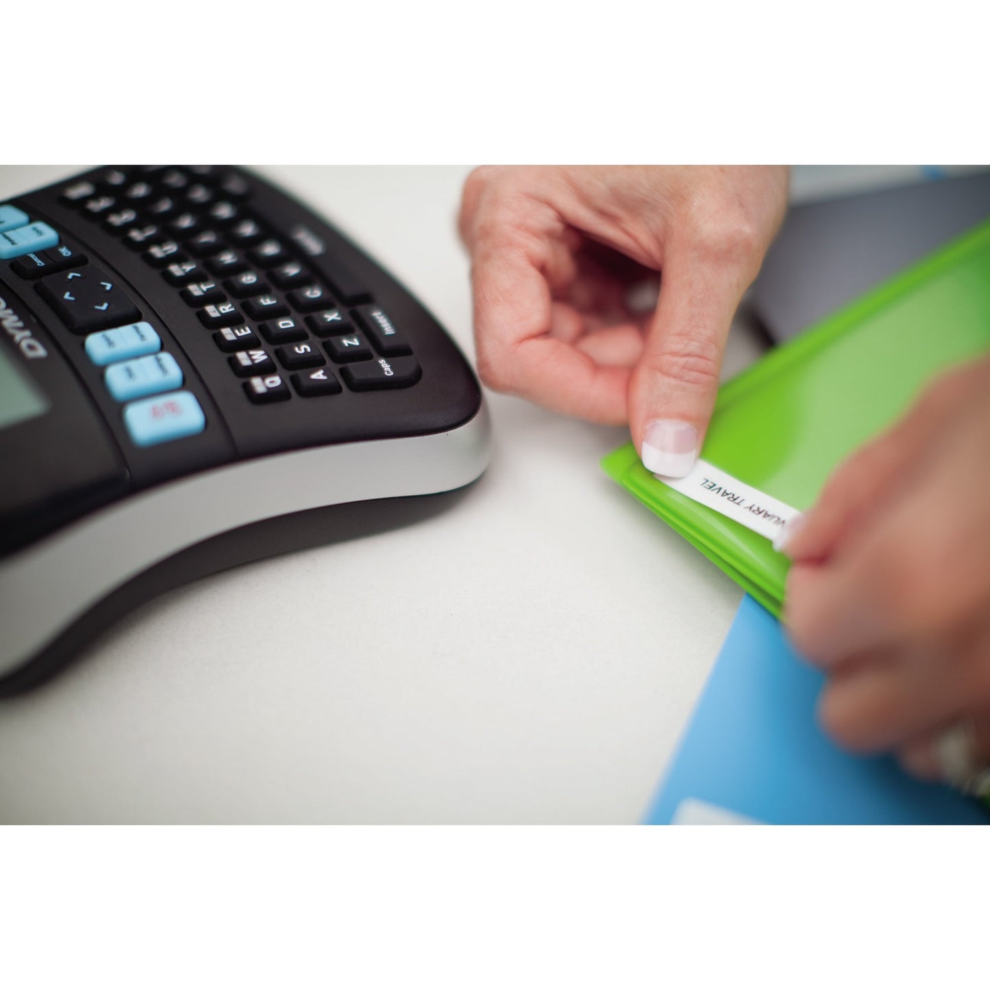 DYMO® Beschriftungsgerät LabelManagerT 210D+ 1 Display-Zeile 8 Schriftgrößen 2 Druckzeilen inkl. Netzteil, D1-Starter-Schriftbandkassette (12 mm x 3 m, schwarz auf weiß), Kurzanleitung