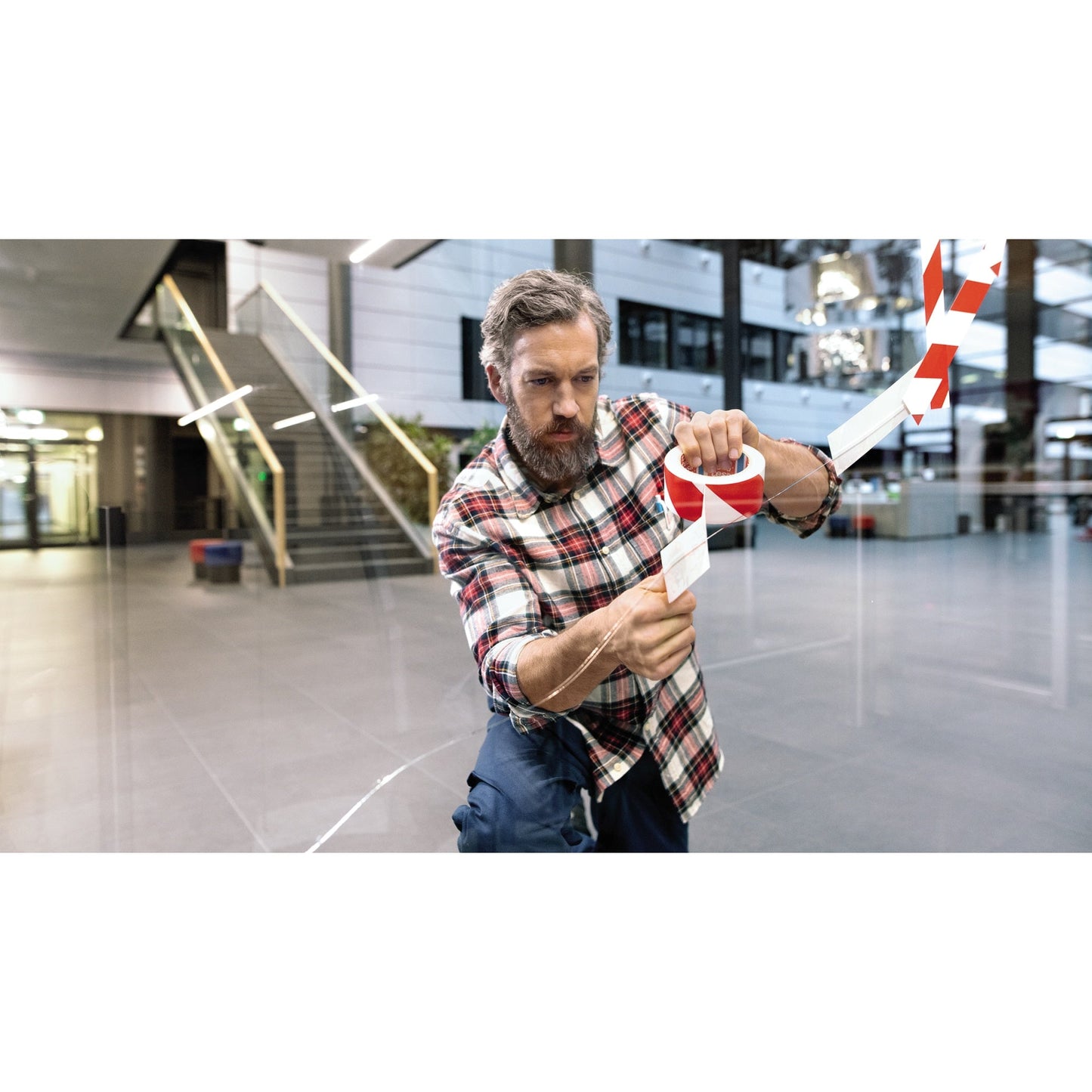 tesa® Signalklebeband Premium 50 mm x 66 m (B x L) Polyvinylchlorid rot/weiß