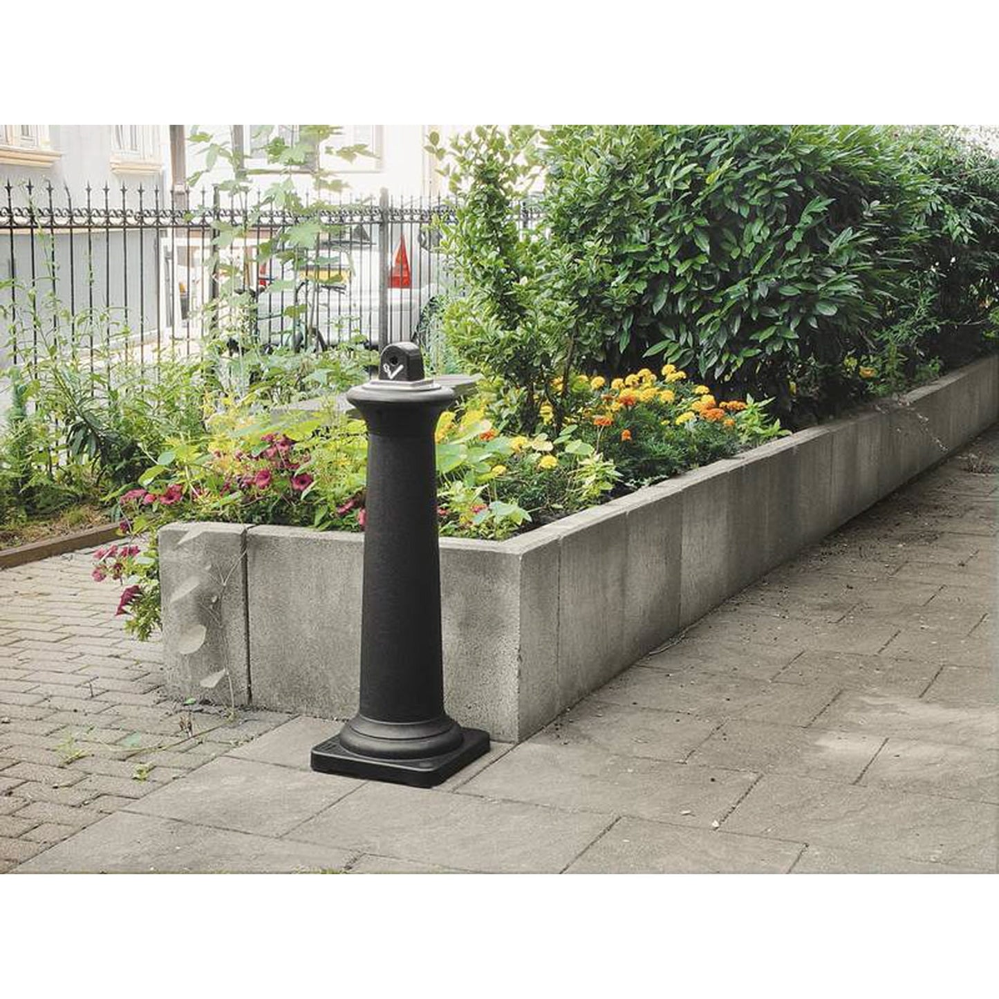 Rubbermaid Standascher GroundsKeeper® 33,02 x 97,49 x 33,02 cm (B x H x T) Stahl schwarz