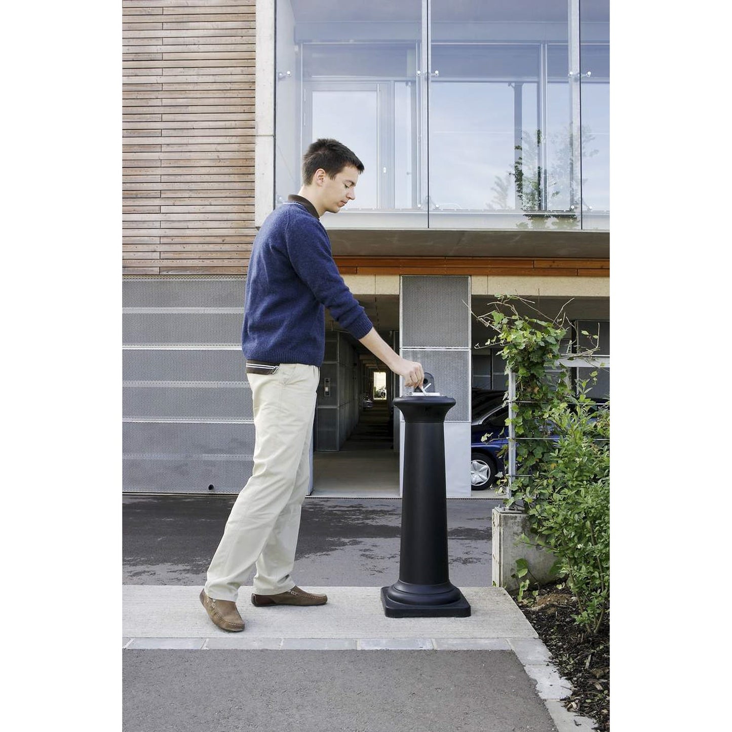 Rubbermaid Standascher GroundsKeeper® 33,02 x 97,49 x 33,02 cm (B x H x T) Stahl schwarz