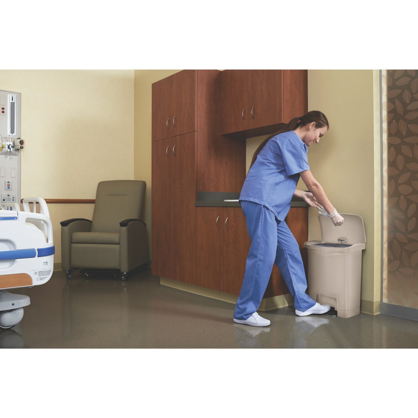 Rubbermaid Tretabfalleimer SLIM JIM® STEP-ON 28,91 x 53,64 x 44,75 cm (B x H x T) 30l Kunststoff beige