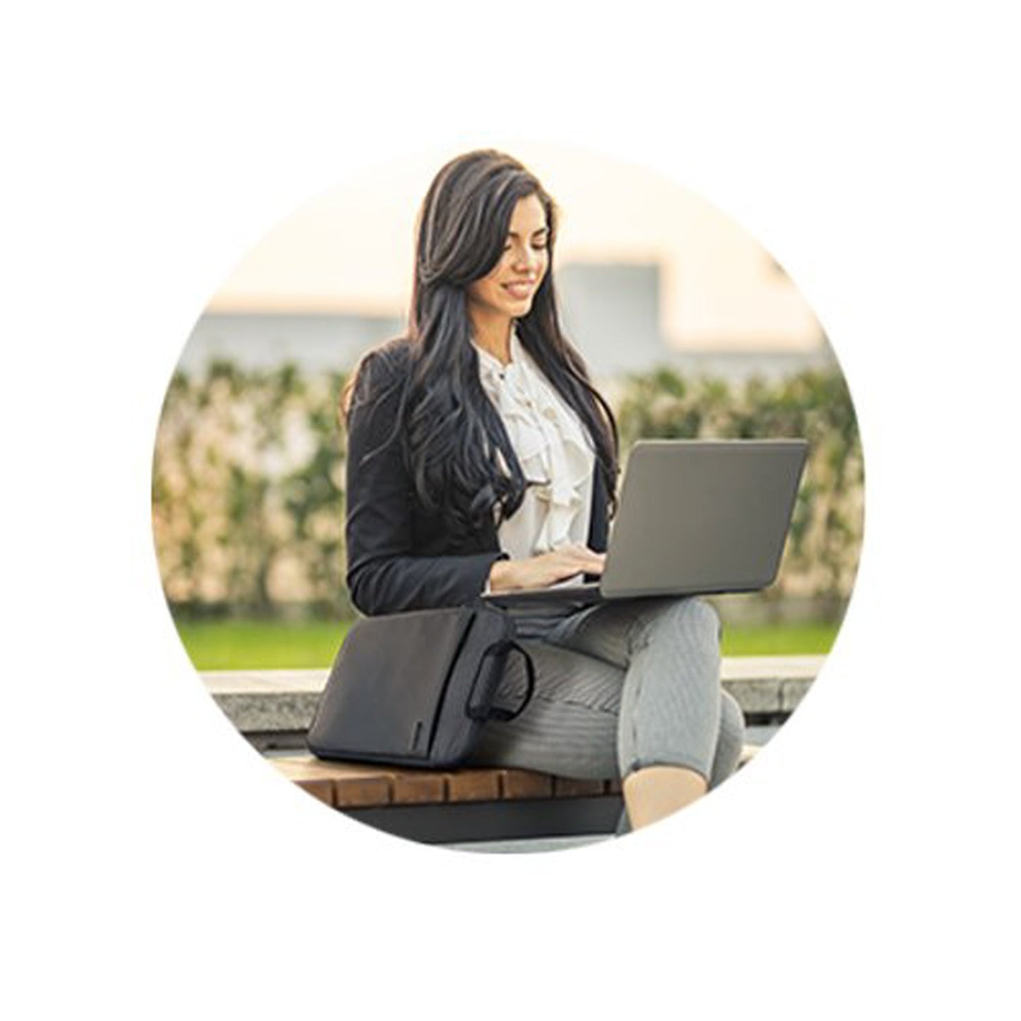 Kensington Notebooktasche Eco 37,1 x 27,4 x 3 cm (B x H x T) Polyester, recycelt schwarz