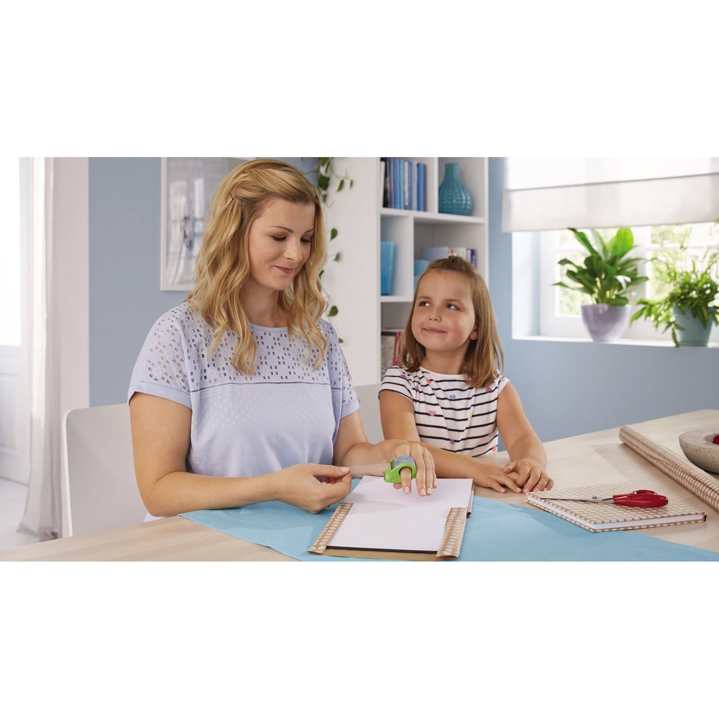 tesa® Handabroller Easy Cut nachfüllbar grün transparent