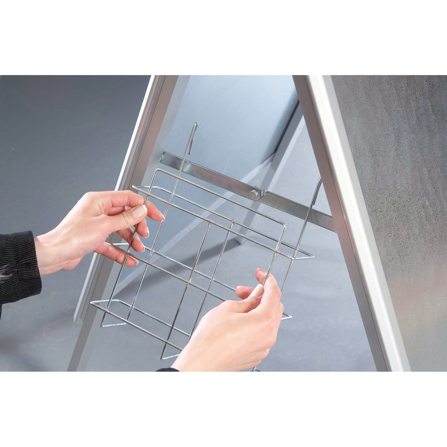 FRANKEN Prospekthalter 21 x 29,7 x 6,5 cm (B x H x T) DIN A4 Aluminium silber 1 Fach