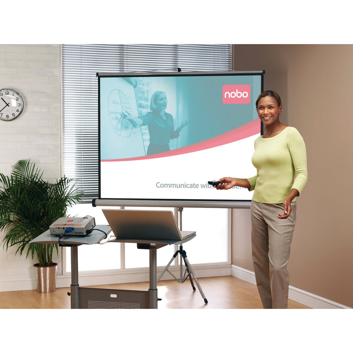 Nobo® Stativleinwand 16:10 11,1kg weiß