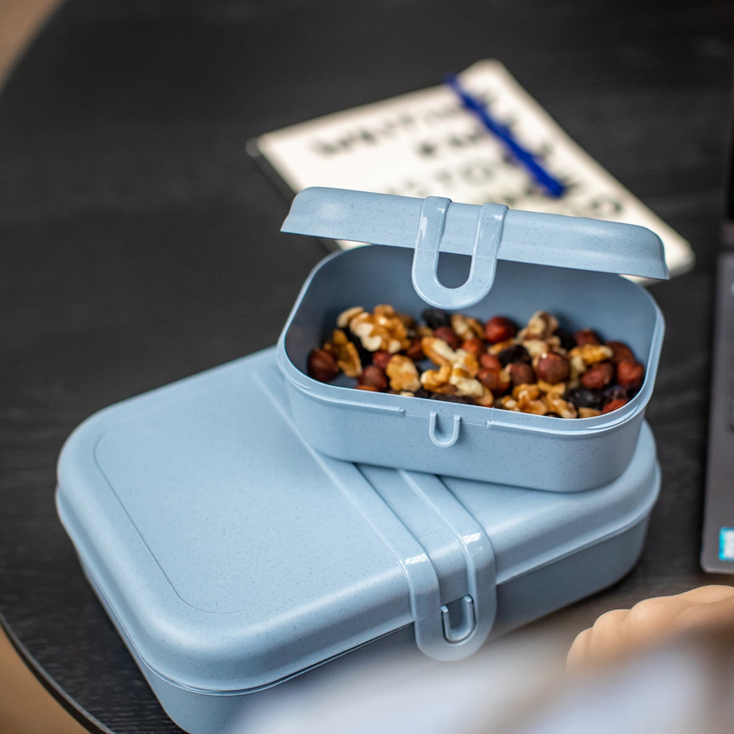 Koziol Lunchbox PASCAL READY 16,6 x 6,2 x 23,2 cm (B x H x T) 4-teiliges Lunchbox-Set inkl. Besteck TPE Kunststoff nature flower blue