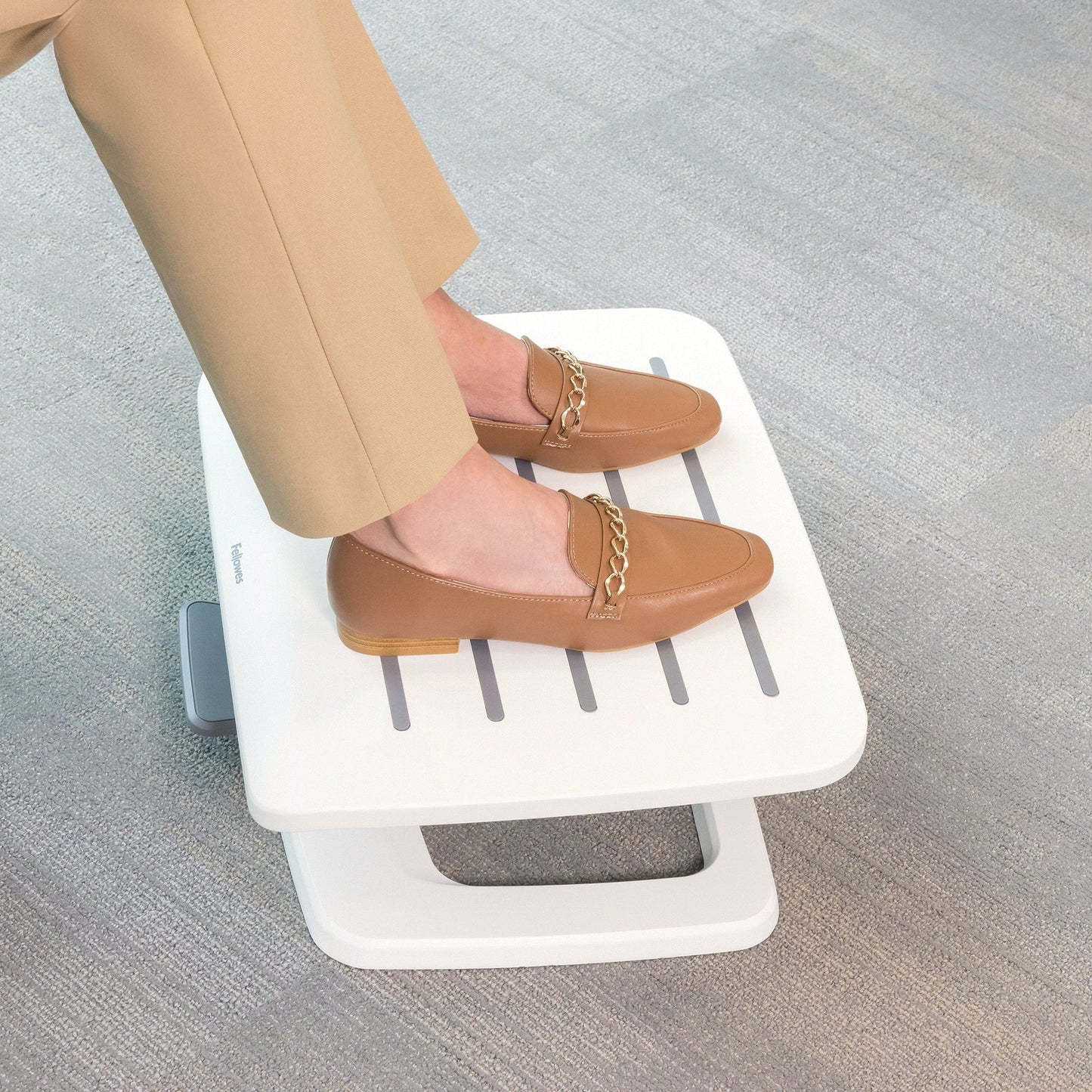 Fellowes® Fußstütze HanaT LT 45 x 17,5 x 36 cm (B x H x T) nicht beheizbar Kunststoff weiß