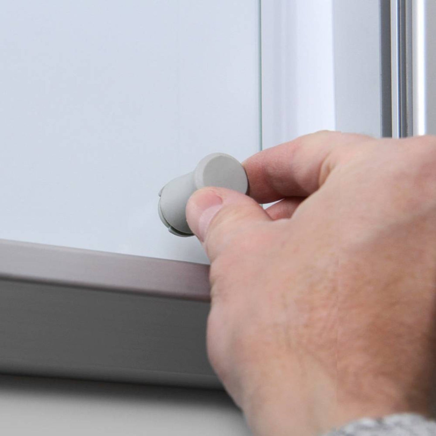 Showdown® Displays Schaukasten Innenbereich 94 x 67,5 x 5,9 cm (B x H x T) 8 x DIN A4 mit Schloss Aluminium silber