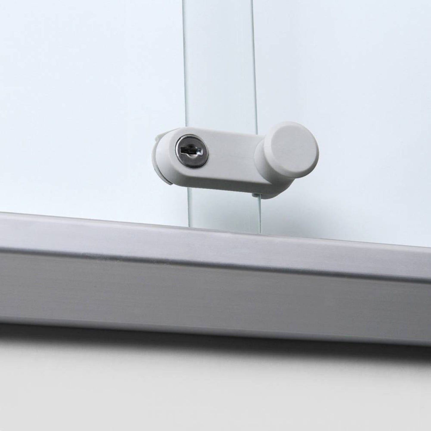 Showdown® Displays Schaukasten Innenbereich 138 x 98,2 x 5,9 cm (B x H x T) 18 x DIN A4 mit Schloss Aluminium silber