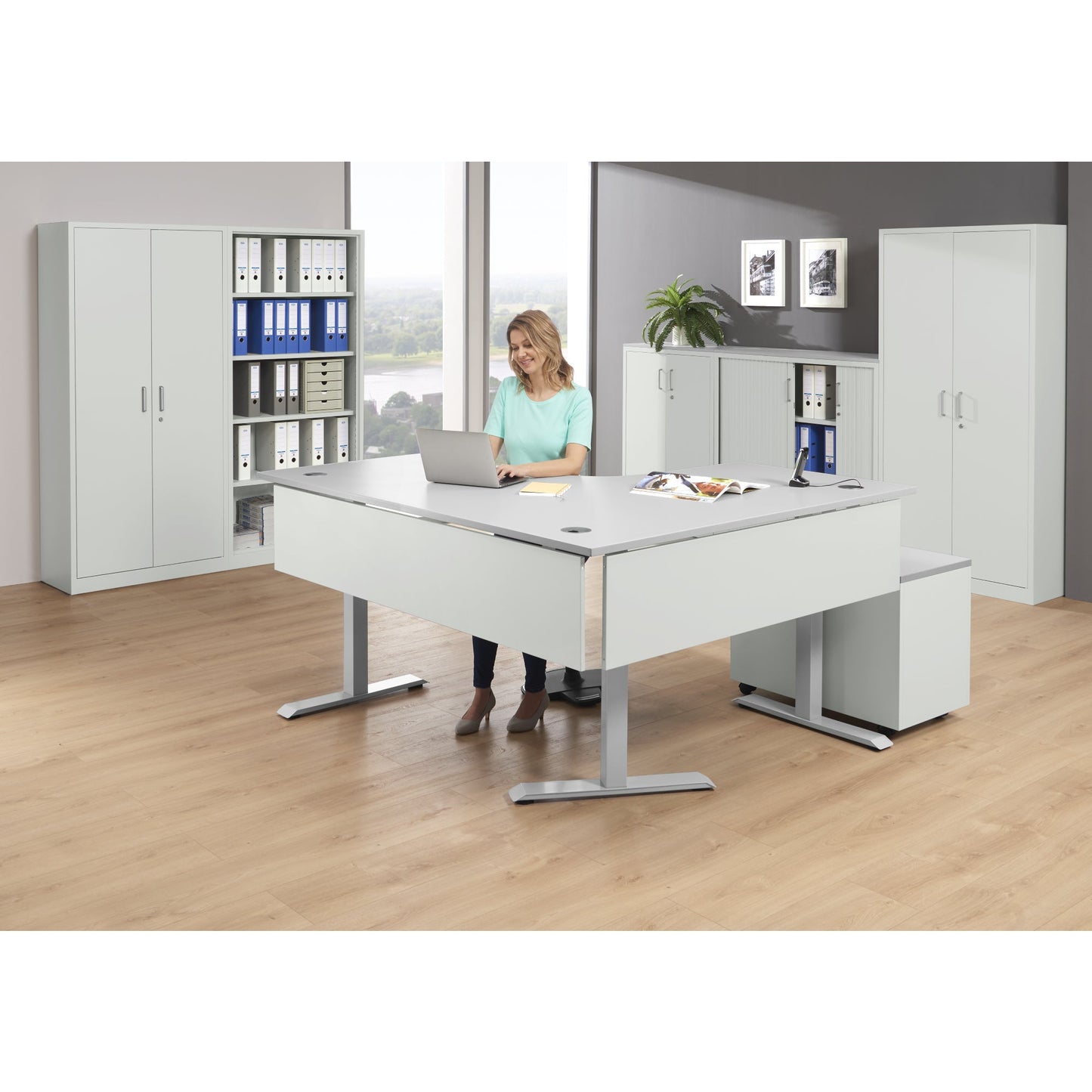 Schreibtisch FLEX MODUL Maße: 1.800/800 x 605-1.255 x 1.400/800 mm (B x H x T) Holz lichtgrau