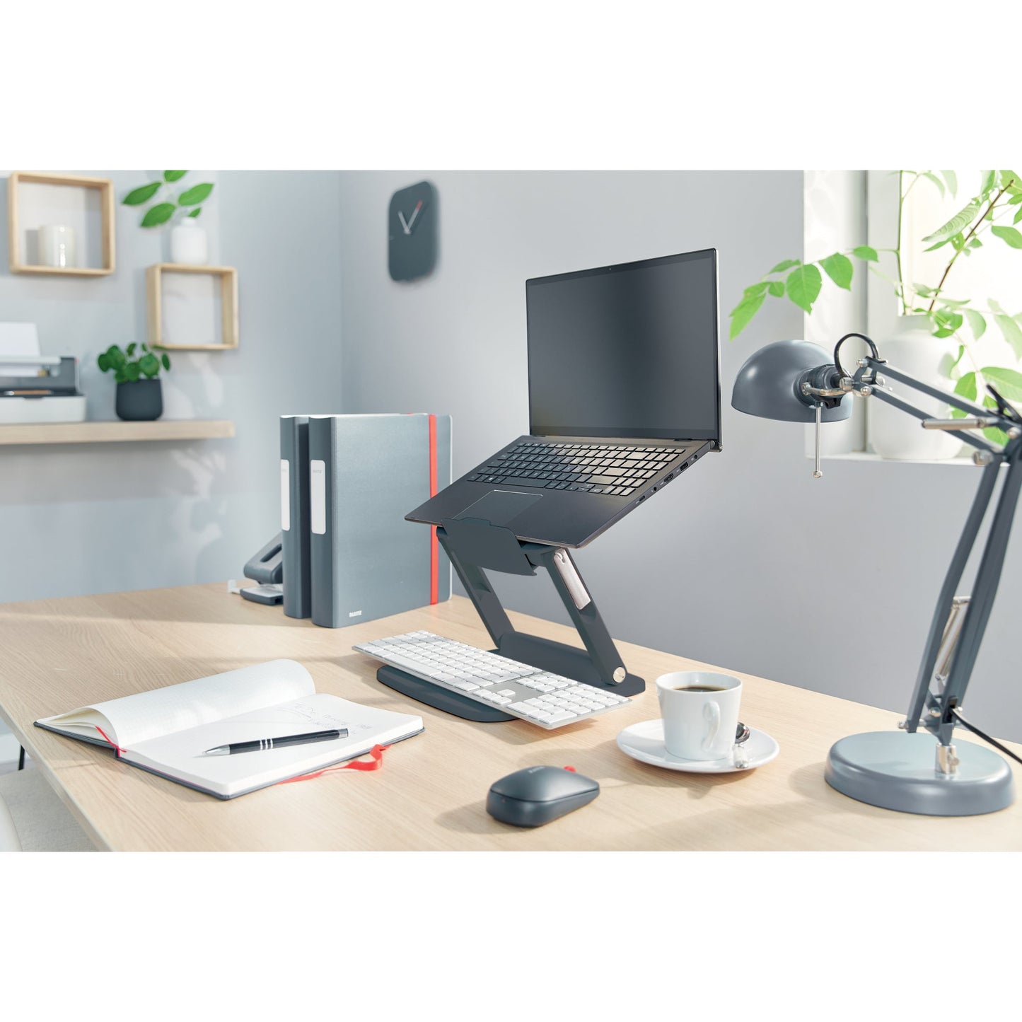 Leitz Notebookständer Ergo Multi-Winkel höhenverstellbar 80 % Post-Consumer-Kunststoff dunkelgrau