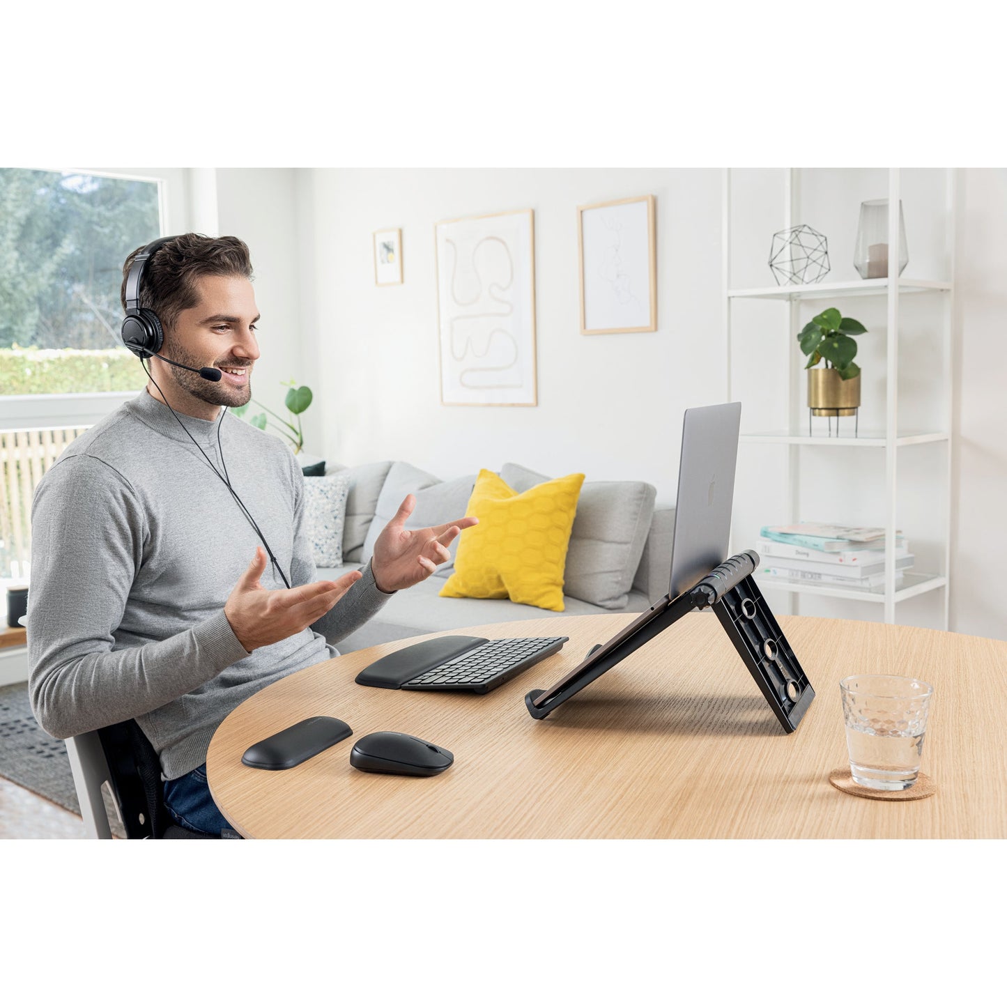 Kensington Notebookständer SmartFit® Easy RiserT EQ nicht höhenverstellbar 50 % Post-Consumer-Kunststoff schwarz