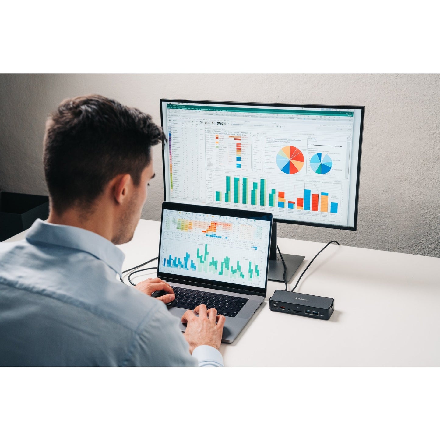 Verbatim Dockingstation CDS-15 16,8 x 3,3 x 6,9 cm (B x H x T) USB-C 1 x USB-A 2.0, 3 x USB-A 3.2 (Gen 1/2), 2 x USB-C 3.2 (Gen 2), 1 x USB-C (PowerDelivery, 100 W), 2 x HDMI, 1 x DisplayPort 1.4, 1 x RJ45 Gigabit, 1 x USB-C Host, 1 x 3,5 mm Klinkenbuchse