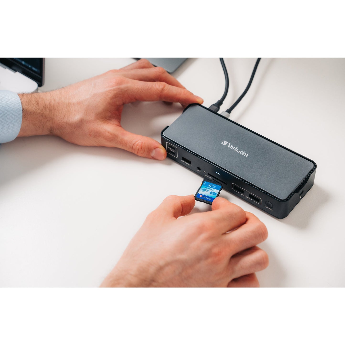 Verbatim Dockingstation CDS-15 16,8 x 3,3 x 6,9 cm (B x H x T) USB-C 1 x USB-A 2.0, 3 x USB-A 3.2 (Gen 1/2), 2 x USB-C 3.2 (Gen 2), 1 x USB-C (PowerDelivery, 100 W), 2 x HDMI, 1 x DisplayPort 1.4, 1 x RJ45 Gigabit, 1 x USB-C Host, 1 x 3,5 mm Klinkenbuchse