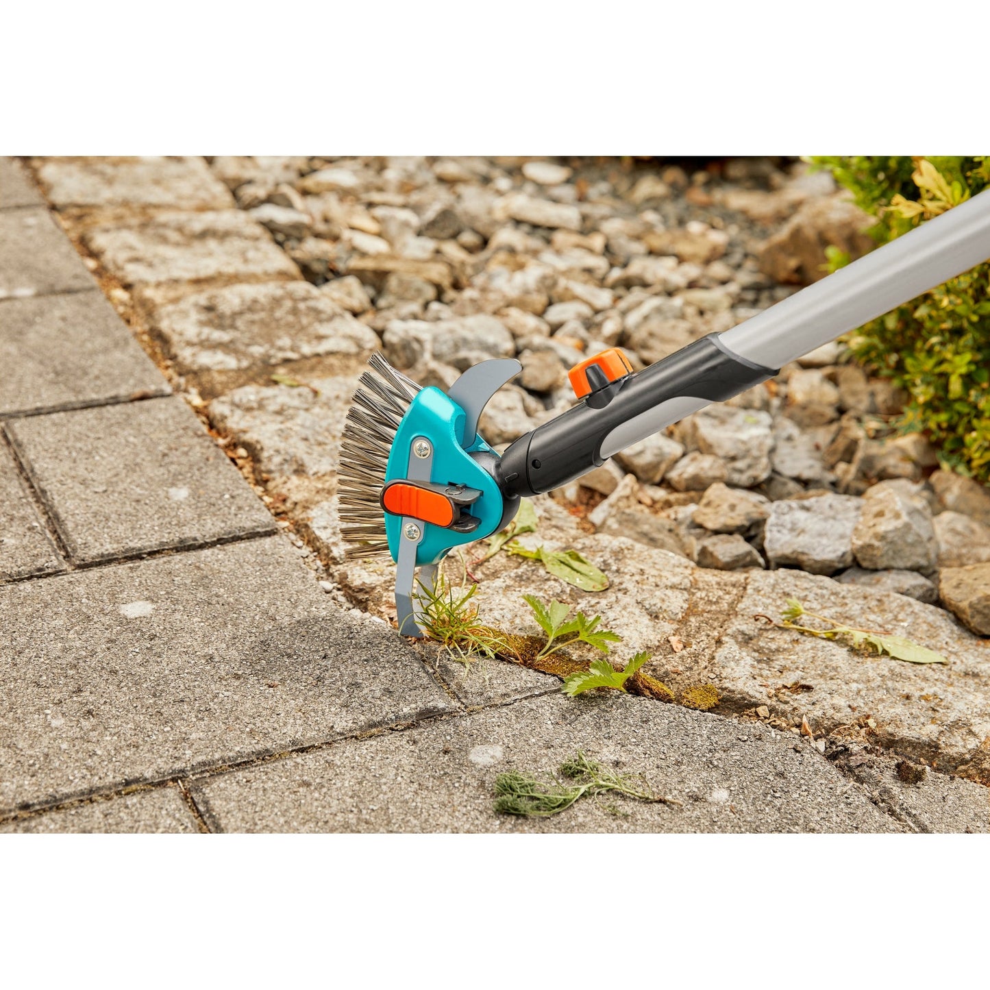 GARDENA Unkrautentferner combisystem 5,5 x 16,5 x 16 cm (B x H x T) Zubehör erforderlich: Zubehör erforderlich GARDENA Teleskopstiel Combisystem 03719-20 0,23kg