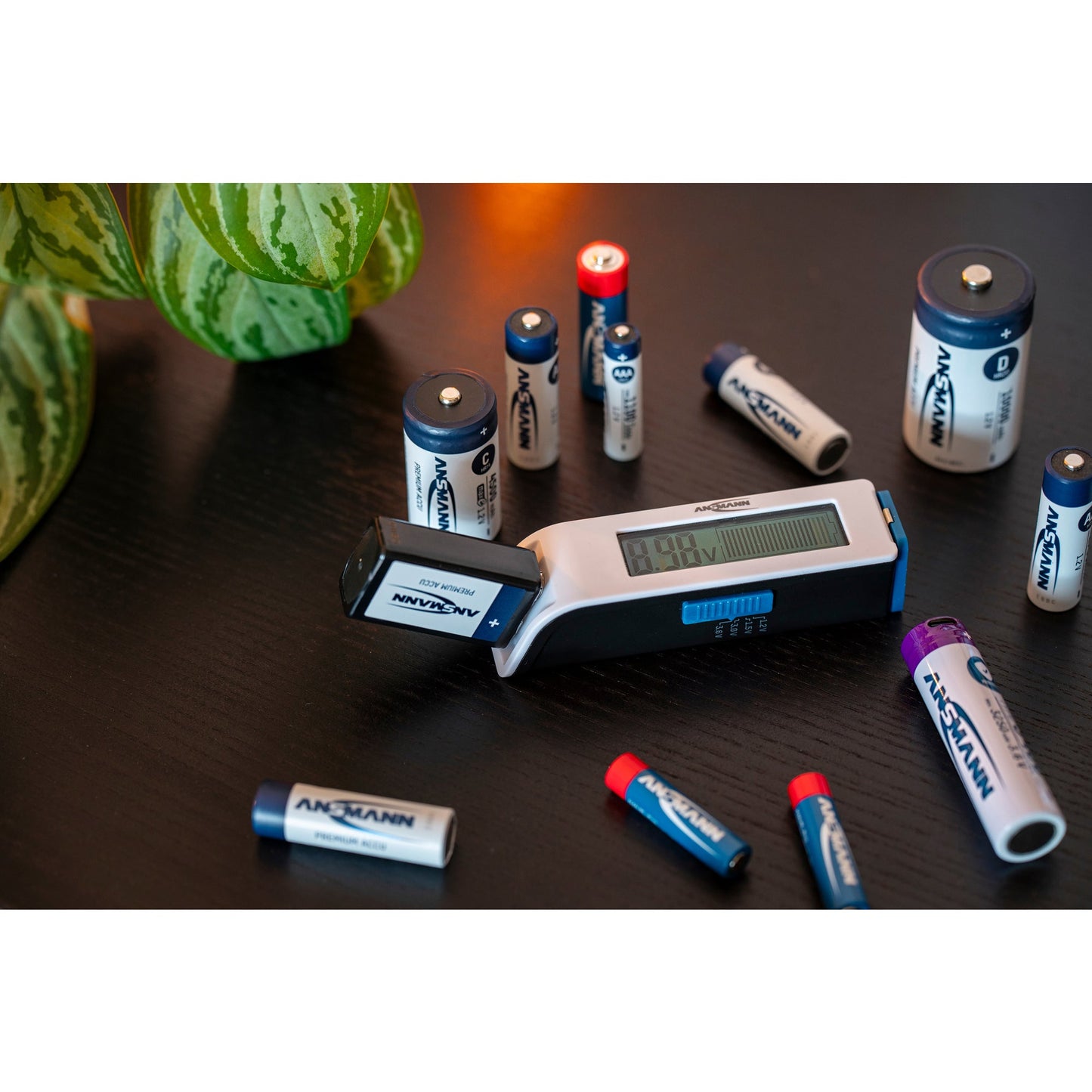 ANSMANN Batterietester Comfort Check AAAA/Mini, AAA/Micro, AA/Mignon, C/Baby, D/Mono, N/Lady, E/Block, 9V NiMH-Akkus, 3,6V/3,7V Li-Ion-Akkus, Knopfzellen, CR2, CR123A 11,1 x 3 x 2,7 cm (B x H x T)
