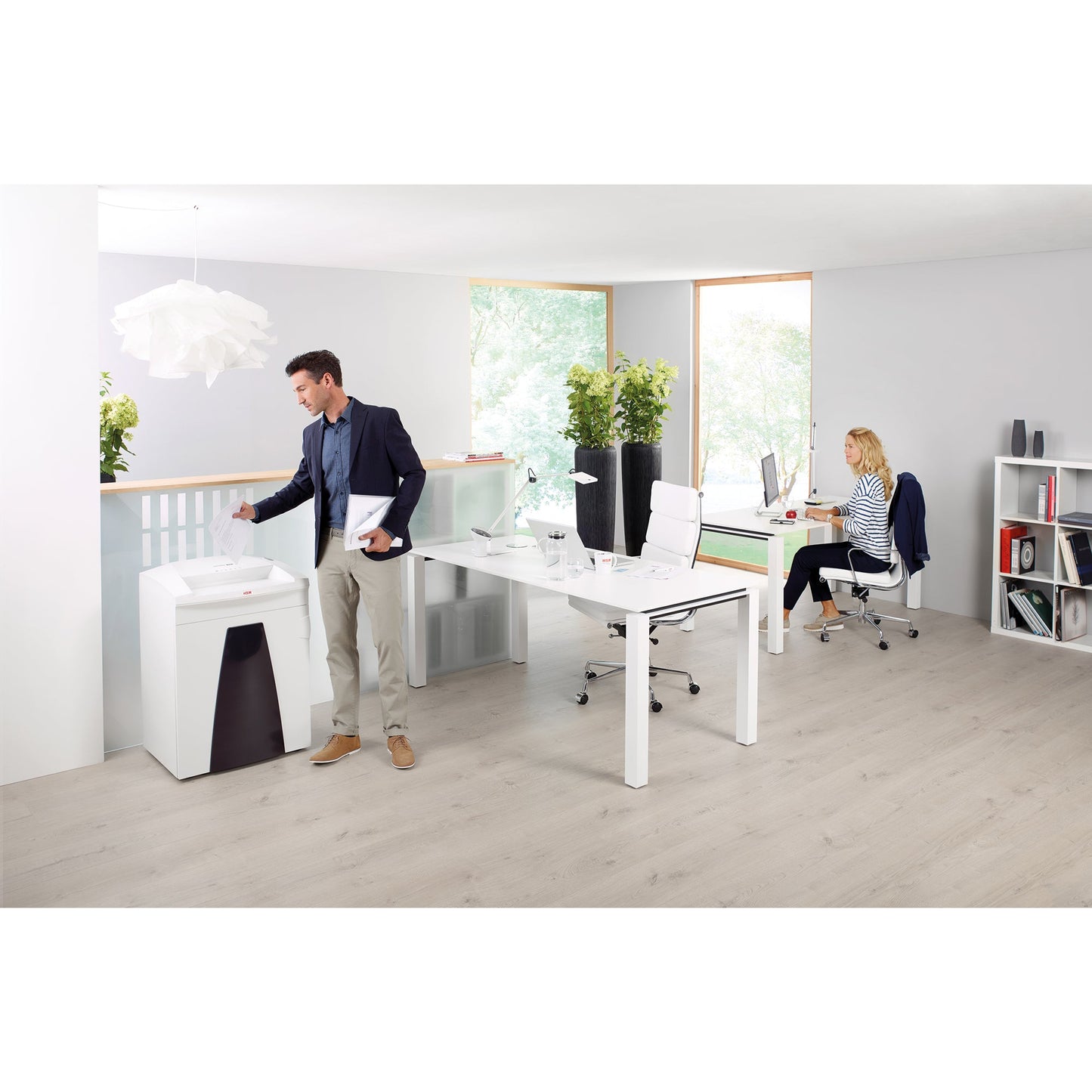 HSM® Aktenvernichter SECURIO B34 P-2 Papier, Heftklammern, Büroklammern, Kreditkarten, CDs/DVDs Streifenschnitt weiß