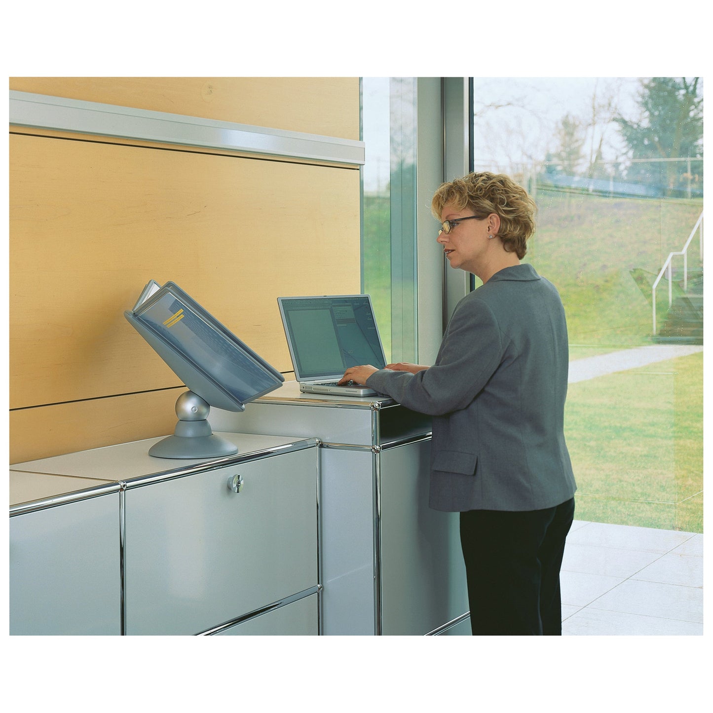 DURABLE Sichttafelständer SHERPA® MOTION TABLE 10 53 x 49 x 38 cm (B x H x T) Polyamid/Thermoplastische Elastomere/ABS Kunststoff/Polypropylen Anzahl der mitgelieferten Sichttafeln: 10 Sichttafeln graphit