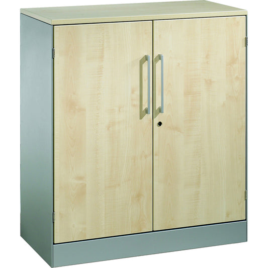 C+P Flügeltürenschrank Asisto 800 x 915 x 435 mm (B x H x T) 1 Fachboden Farbe der Front: ahorn Farbe des Korpus: weißaluminium
