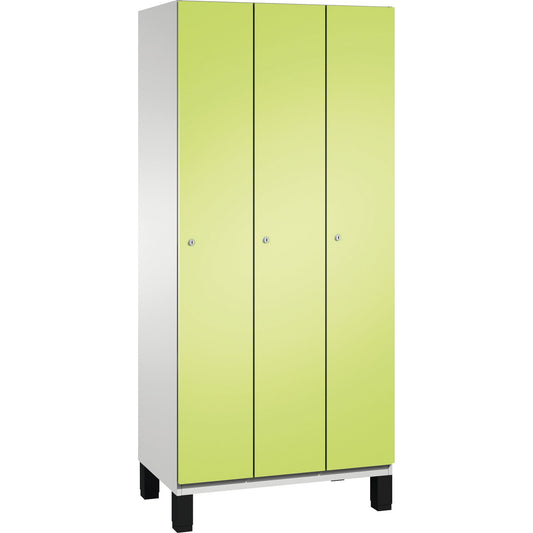 C+P Kleiderspind Cambio 900 x 1.980 x 525 mm (B x H x T) 3 Abteile Stahl, lackiert Farbe der Front: clowngrün Farbe des Korpus: lichtgrau