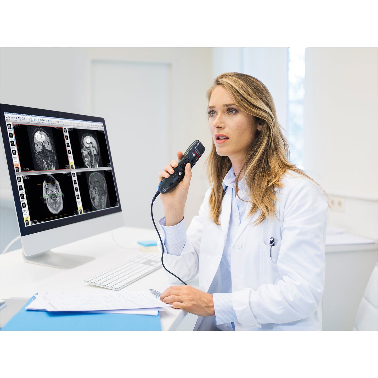 Philips Diktiermikrofon SpeechMike Premium LFH3500 45 x 175 x 32 mm (B x H x T) USB 2.0 Aufnahme: 200-12.000, Wiedergabe: 300-7.500 Hz inkl. USB-Kabel, Mikrofonhalter, Kurzanleitung Kunststoff, antimikrobiell