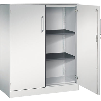 C+P Flügeltürenschrank Asisto 1.000 x 1.310 x 435 mm (B x H x T) 2 Fachböden Stahl Farbe der Front: lichtgrau Farbe des Korpus: lichtgrau