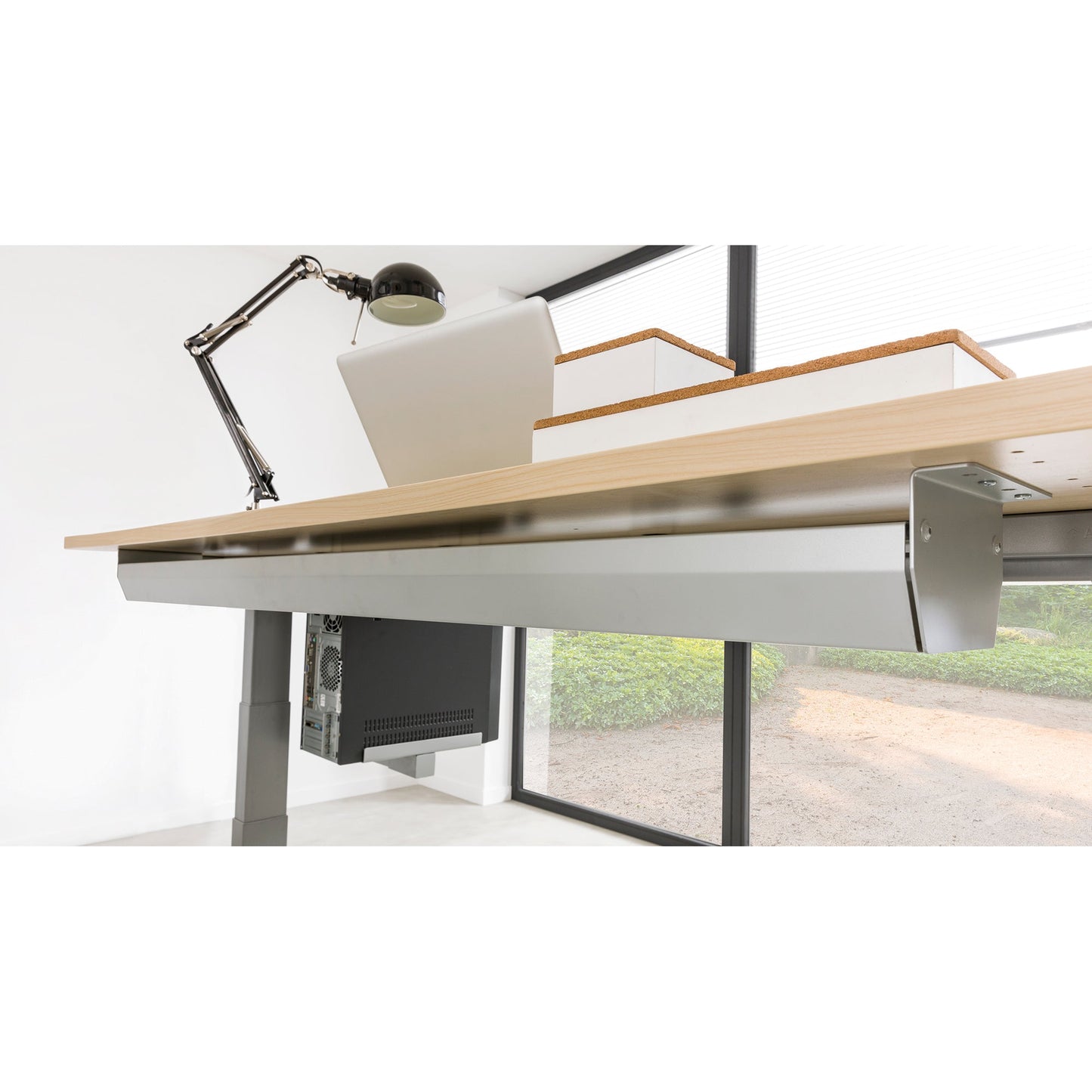 Hammerbacher Kabelkanal 1.462 x 93 x 144 mm (B x H x T) Metall, pulverbeschichtet silber