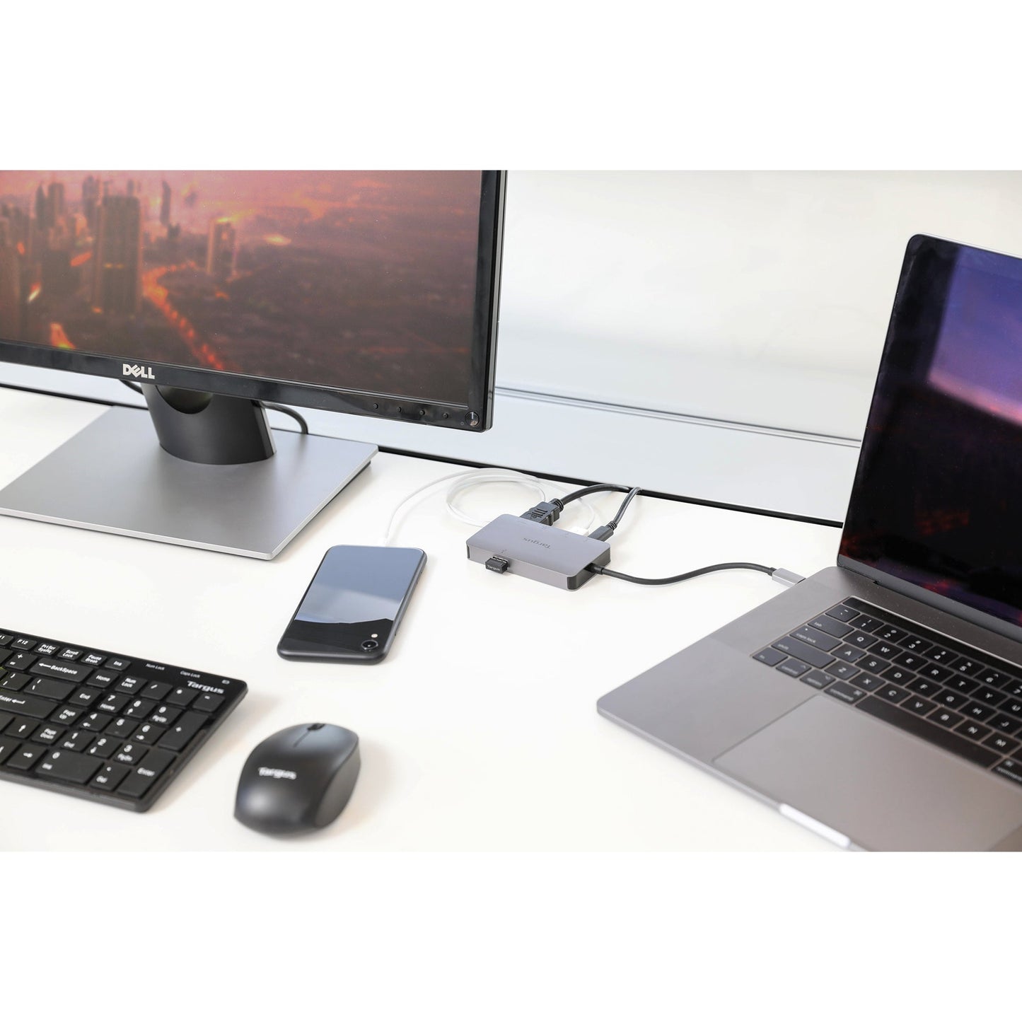 Targus Dockingstation 5,2 x 1,4 x 9,5 cm (B x H x T) Netzbetrieb, USB 1 x USB-C 3.2 Gen 1 (Power Delivery), 1 x USB-A 3.2 Gen 1 (Schnellladefunktion), 1 x USB-A 3.2 Gen 1, 1 x HDMI, 1 x VGA, 1 x RJ-45