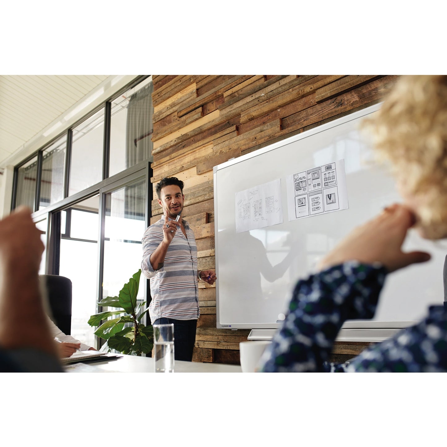 Legamaster Whiteboard PROFESSIONAL Maße der Oberfläche: 150 x 100 cm (B x H) Tafel magnethaftend nicht beidseitig beschreibbar inkl. 1 x Boardmarker Stahl emailliert weiß