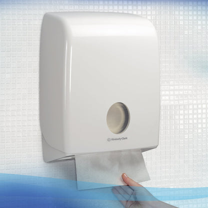 Scott® Papierhandtücher EssentialT 31,8 x 20 cm (B x L) AirflexT weiß 15 x 240 Bl./Pack.