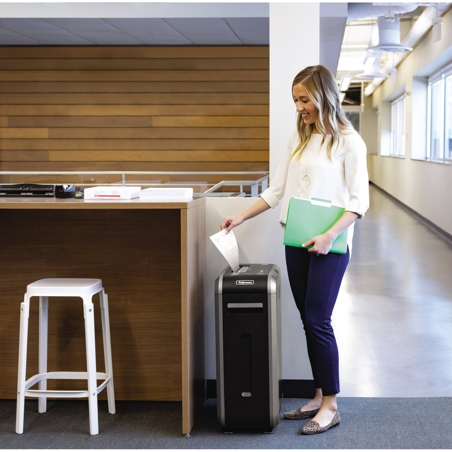Fellowes® Aktenvernichter Powershred® 125i P-2 Papier, Heftklammern, Büroklammern, Kreditkarten, CDs/DVDs Streifenschnitt 18 Bl. silber/schwarz