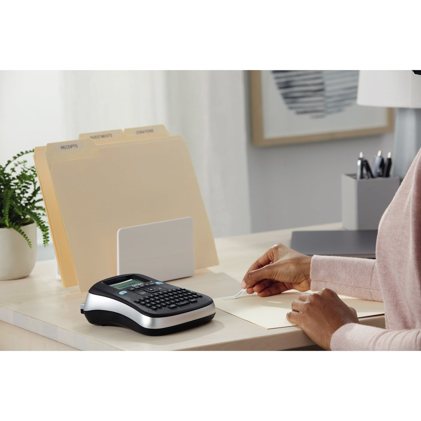 DYMO® Beschriftungsgerät LabelManagerT 210D+ 1 Display-Zeile 8 Schriftgrößen 2 Druckzeilen inkl. Netzteil, D1-Starter-Schriftbandkassette (12 mm x 3 m, schwarz auf weiß), Kurzanleitung