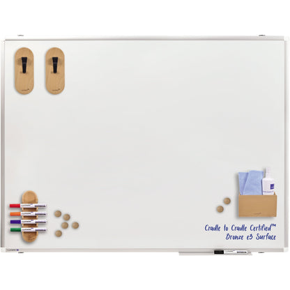 Legamaster Whiteboard PREMIUM PLUS Maße der Oberfläche: 150 x 120 cm (B x H) Tafel magnethaftend nicht beidseitig beschreibbar inkl. einem schwarzen Boardmarker TZ 1 Stahl emailliert weiß
