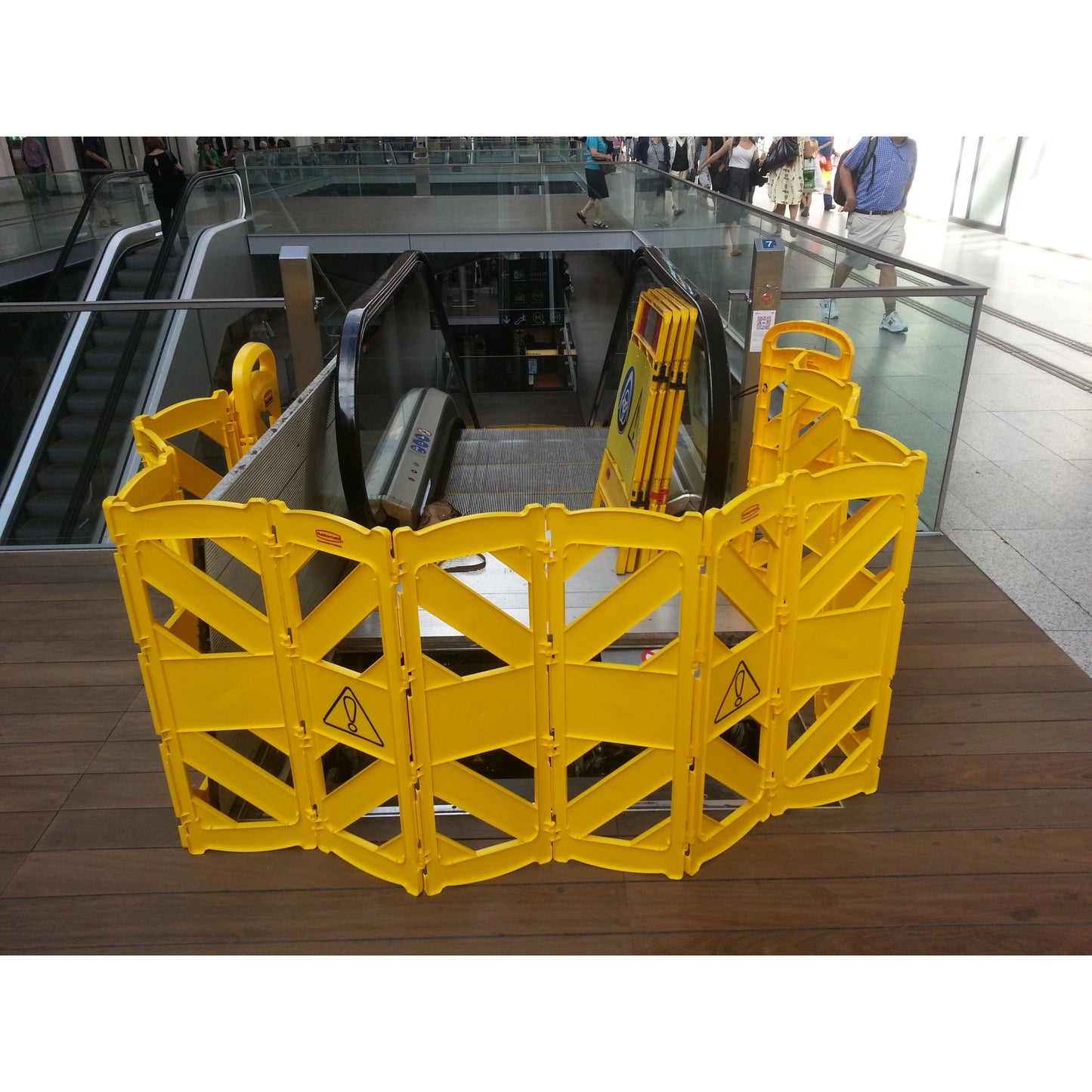 Rubbermaid Absperrsystem Innenbereich 59,69 x 33,02 x 101,6 cm (B x H x T) faltbar Polyethylen gelb