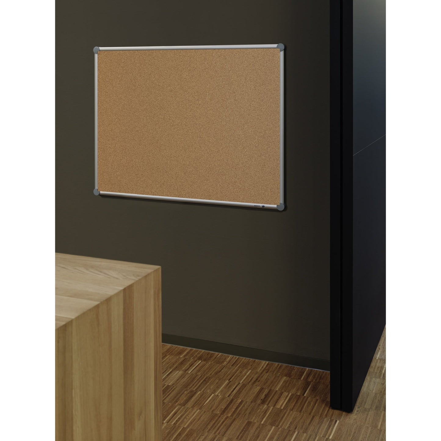 MAUL Pinnwand MAULpro 2000 Maße der Oberfläche: 120 x 90 cm (B x H) Kork Material des Rahmens: Aluminium, eloxiert braun
