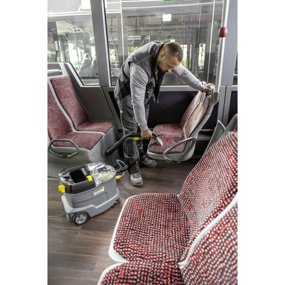 Kärcher Waschsauger Puzzi 8/1 33,2 x 44,2 x 52,4 cm (B x H x T) 8l 12-18m² 1l/min inkl. Polsterdüse mit integriertem Handgriff