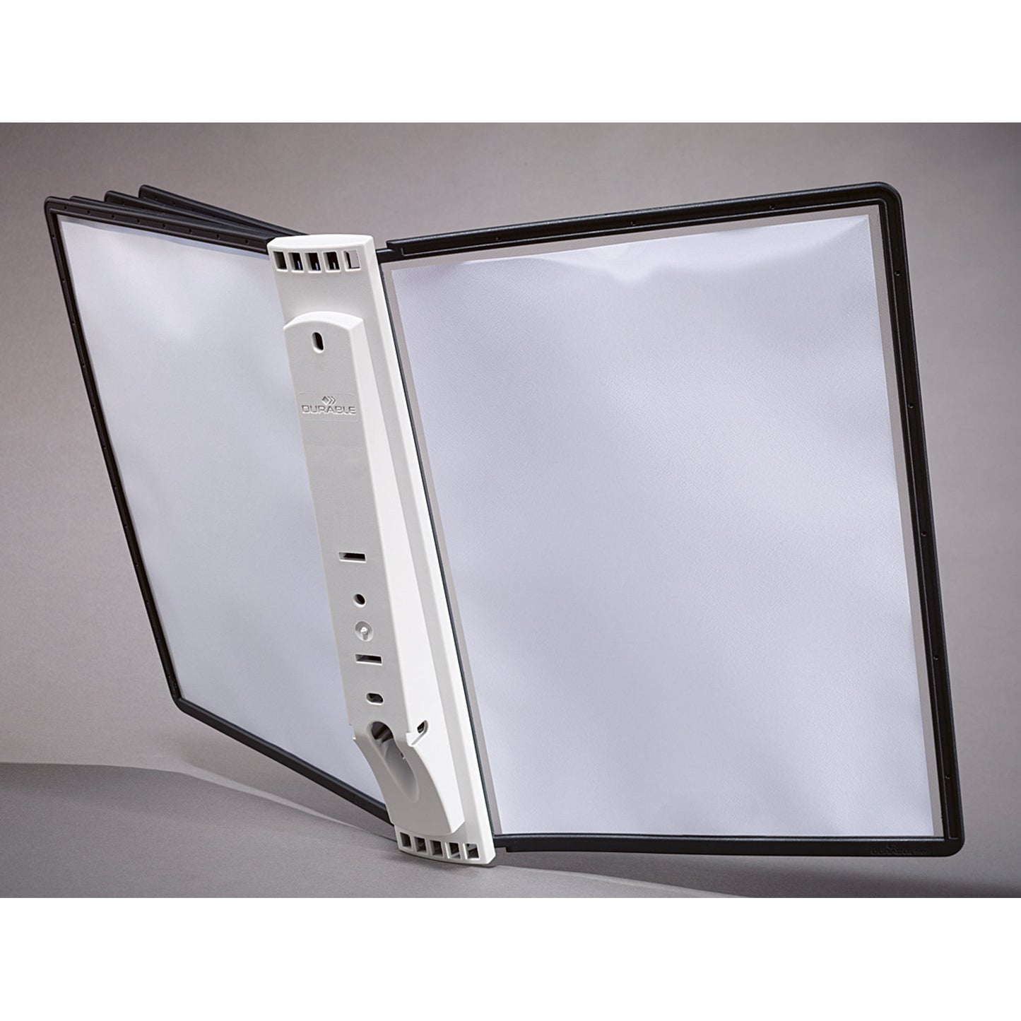 DURABLE Sichttafelwandhalter SHERPA® WALL 5 DIN A4 inkl. Reiter mit blanko Einsteckschildern zur Beschriftung der Sichttafeln ABS Kunststoff/Polypropylen/Polyamid schwarz 5 Sichttafeln