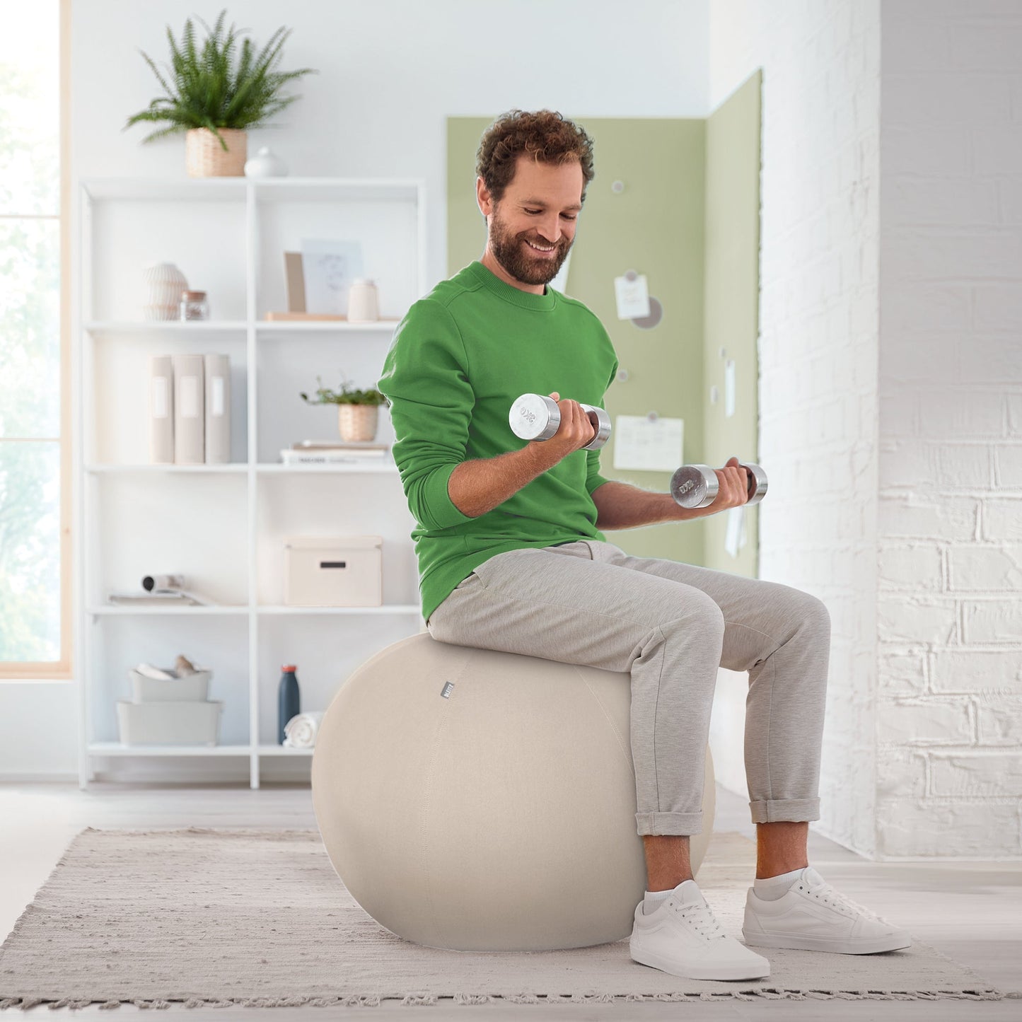 Leitz Sitzball Ergo Active 65cm inkl. Stoffüberzug, Handluftpumpe, 2 Verschlussstopfen, Stopfenentferner PVC, phtalatfrei 100 % Polyester hellgrau
