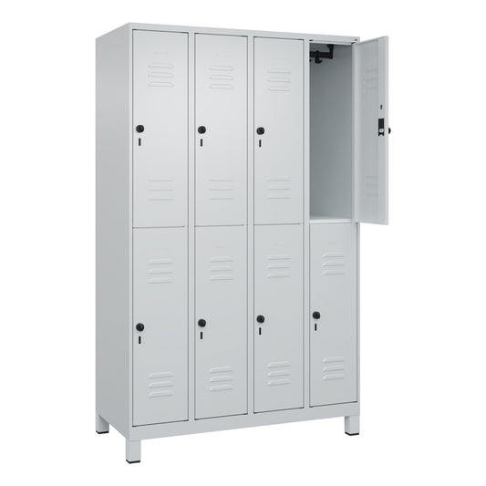 C+P Kleiderspind Classic PLUS 1.200 x 1.950 x 500 mm (B x H x T) 4 Abteile Stahl Farbe der Front: lichtgrau Farbe des Korpus: lichtgrau