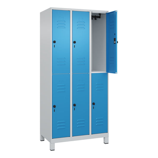 C+P Kleiderspind Classic PLUS 900 x 1.950 x 500 mm (B x H x T) 3 Abteile Stahl Farbe der Front: lichtblau Farbe des Korpus: lichtgrau